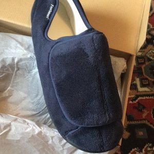 Footsmart navy slippers size 13 mens